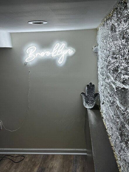 Building Photo - 669 Park Pl