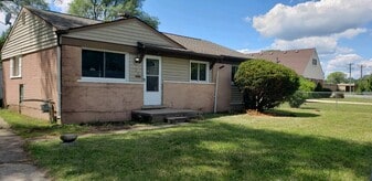 Building Photo - 656 Oswego Ave