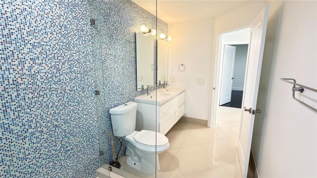 Building Photo - 3767 Oak Ridge Cir