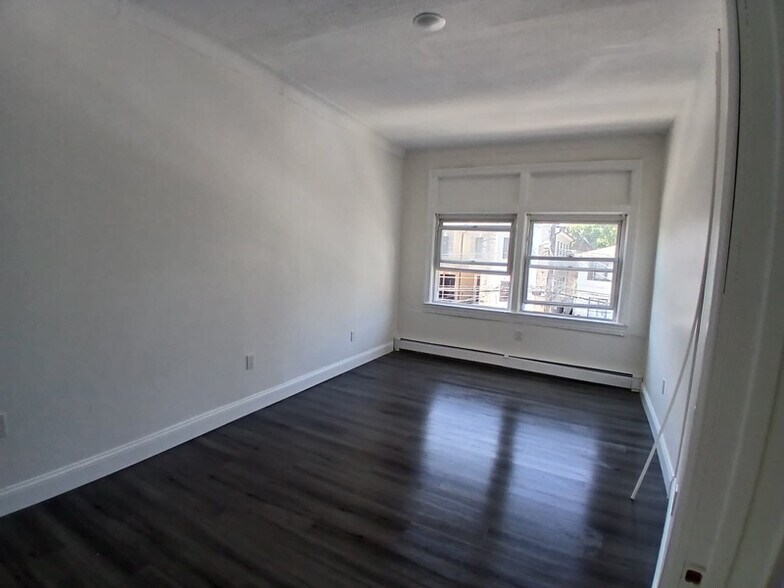 Building Photo - 66 Linden Ave