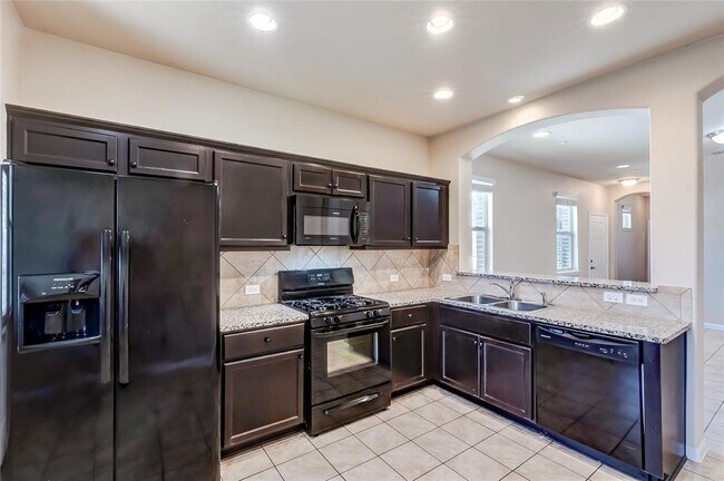 Building Photo - 2880 Donnell Dr