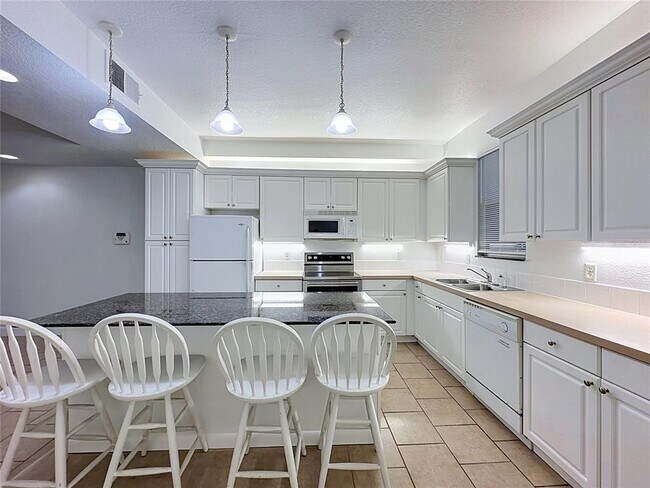 Building Photo - 2053 Green Oak Ct