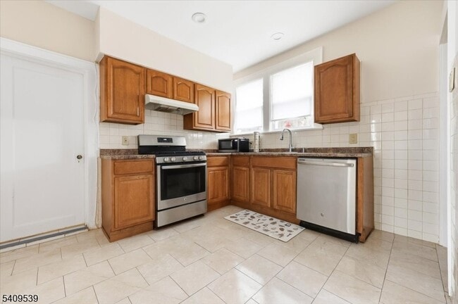 Building Photo - 57 Menzel Ave