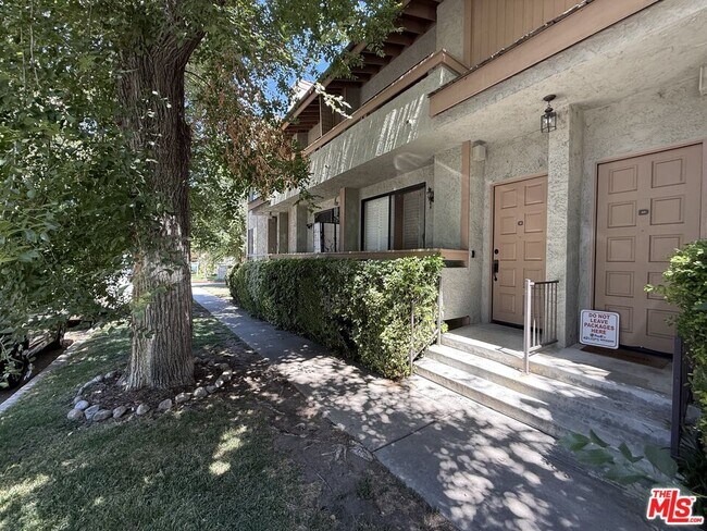 Building Photo - 4260 Cedros Ave