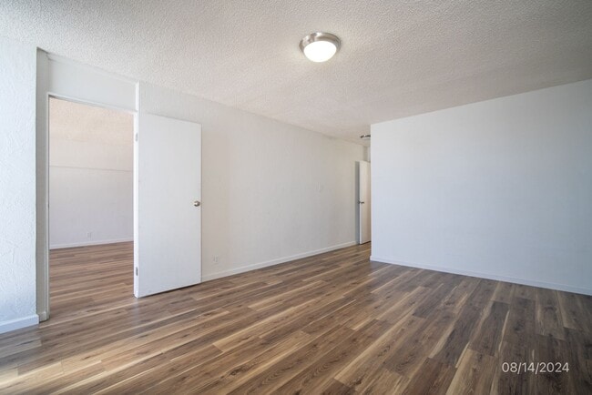 Building Photo - $2300  1 bd 2 ba 1 pkg -1447 Kewalo #705