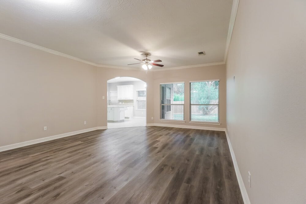 Building Photo - 606 Paradise Ln