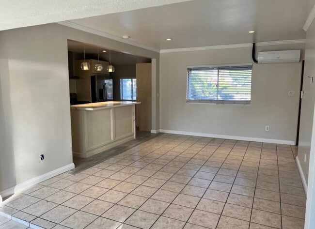 Building Photo - 7527 Louise Ave