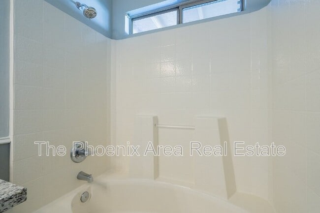 Building Photo - 1362 N McKenna Ln