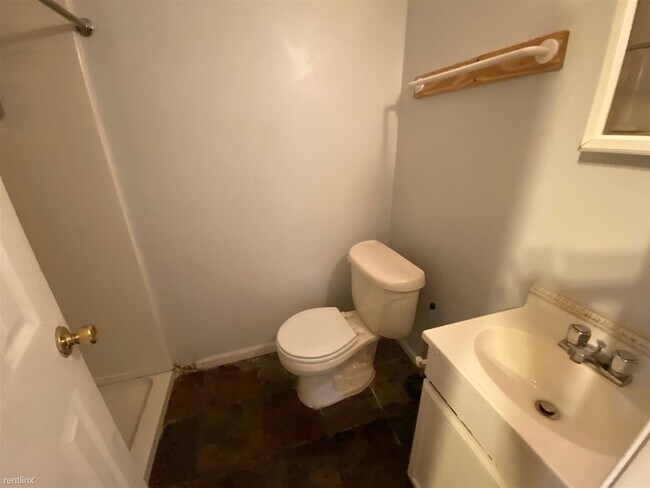 Building Photo - 5 br, 2 bath House - 314 E Summit St