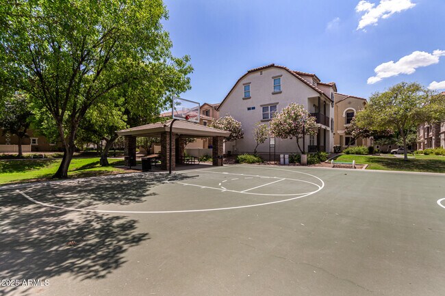 Building Photo - 1326 S Sabino Dr