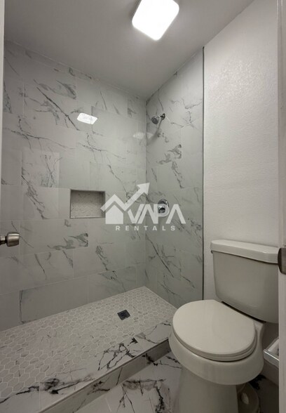 Building Photo - 10815 Green Heights Dr