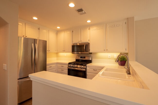 Building Photo - 4675 Los Alamos Way