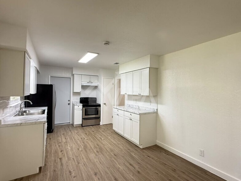 Building Photo - 4126 Valleyfield Dr