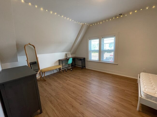 Building Photo - 53 Main St