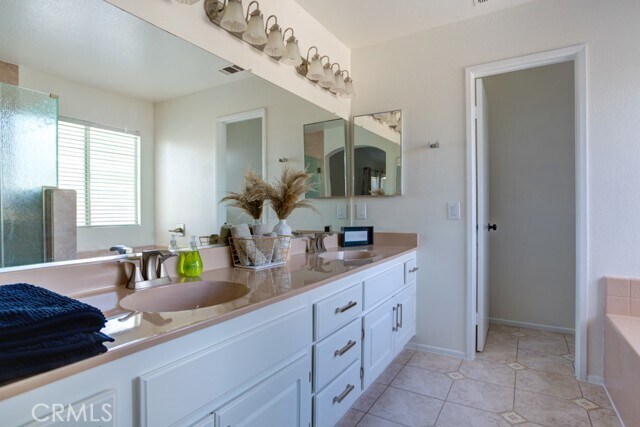 Building Photo - 14794 Goldenrain Dr