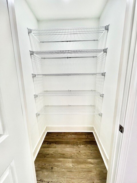 Building Photo - 165 Pommel St