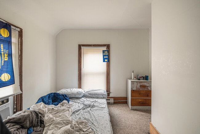 Building Photo - 335 Packard St