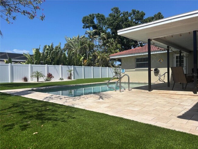 Building Photo - 2921 Captiva Dr