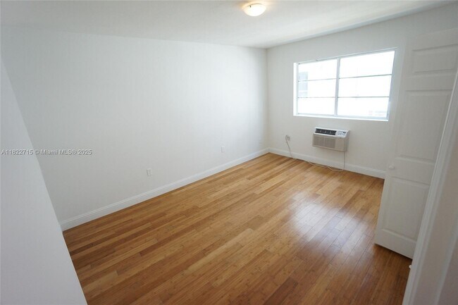 Building Photo - 7950 Tatum Waterway Dr