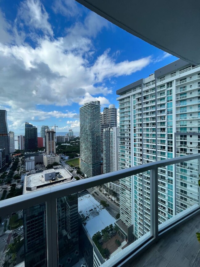 Building Photo - 1060 Brickell Ave