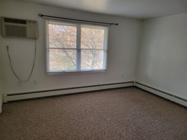 Building Photo - 592 Peach View Ln