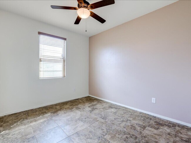 Building Photo - La Estancia 4 Bed 2.5 Bath Home