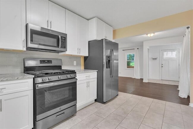 Building Photo - 2473 Harwood Dr