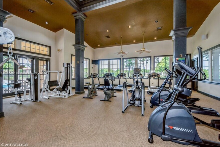 Building Photo - 2439 Centergate Dr