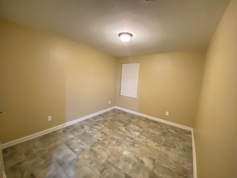 Building Photo - 513 Paddle Dr