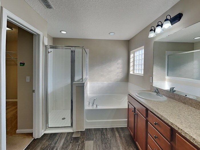 Building Photo - 181 E New England Dr