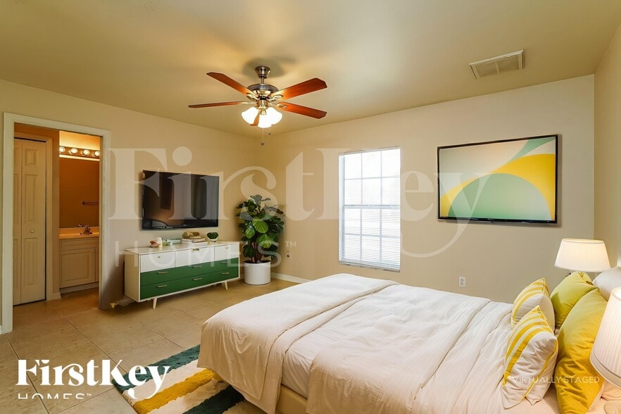 Building Photo - 4302-4312 12th St W