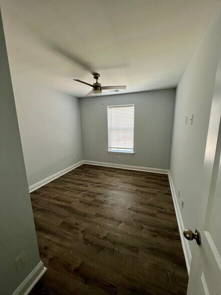 Building Photo - 609 37th Ave N