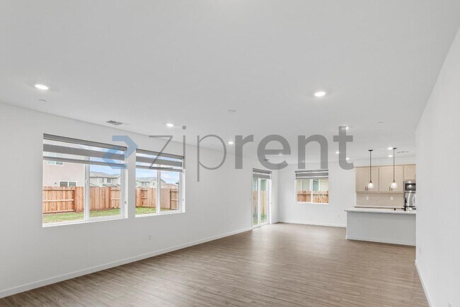 Building Photo - 3284 Oak Trl Dr