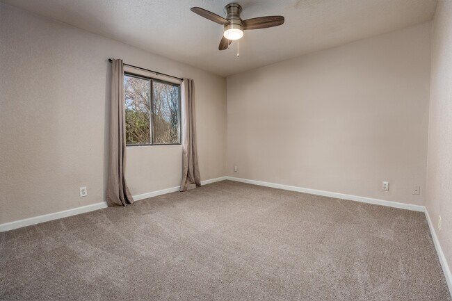 Second bedroom - 887 E Peila Ave