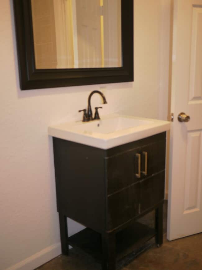 Building Photo - Charming 2-Bed, 1.5-Bath Home with 2-Car Garage in Hesperia, CA!