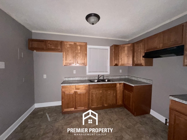 Building Photo - Charming 2BR/1BA Highland Heights Cove | Formal Dining Area & Huge Backyard