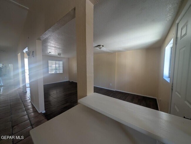 Building Photo - 3917 Volcanic Ave
