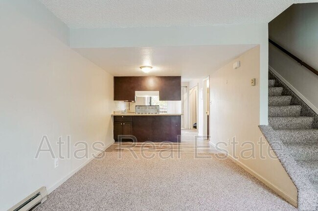 Building Photo - 32 Royal Crest Dr