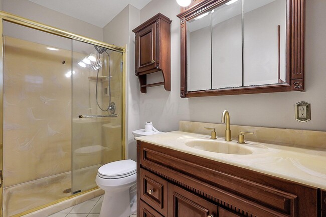 Building Photo - 4959 Woodbriar Pl