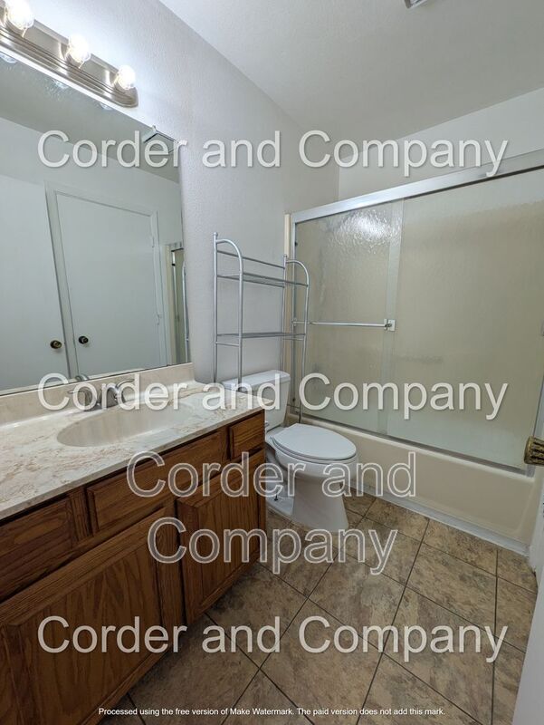 Building Photo - 6065 McKinney Dr NE