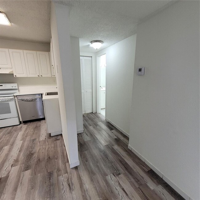 Building Photo - 5100 SW 41st St