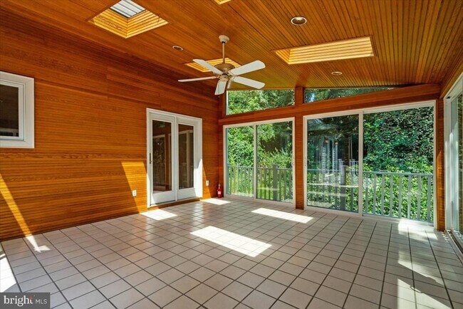 Building Photo - 11811 Dinwiddie Dr