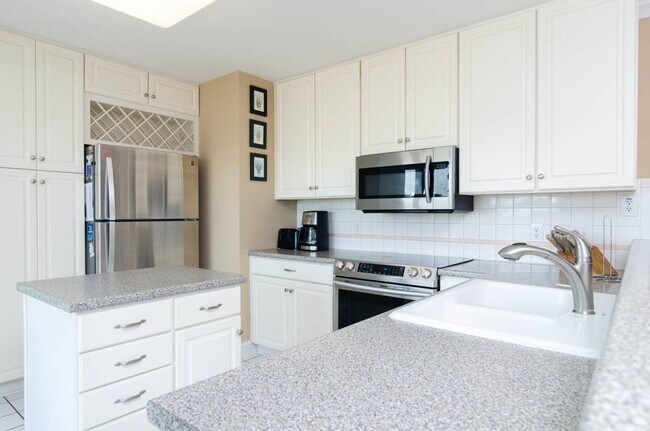 Building Photo - (W098) 4 Sea Oats Lane, Wrightsville Beach...