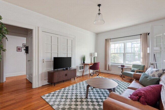 Building Photo - 2015 NW Flanders St