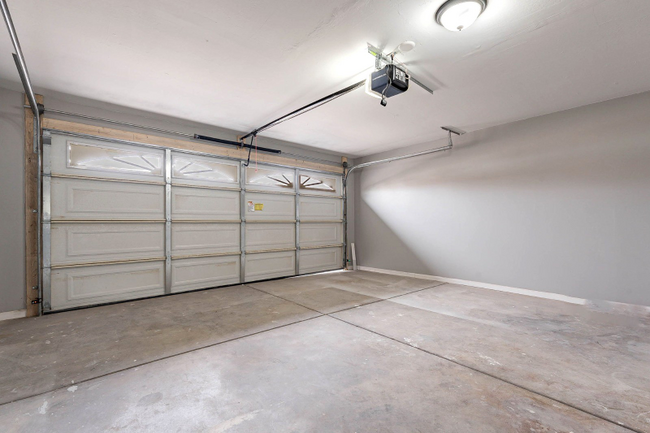 Building Photo - 8633 W Weldon Ave