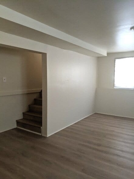 Building Photo - 647 N May St