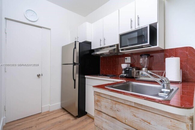 Building Photo - 227 1st St