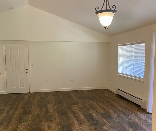 Building Photo - River View Condominium! PRICE REDUCED!