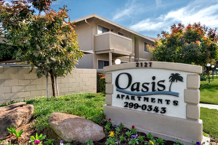 Building Photo - Oasis Apartments