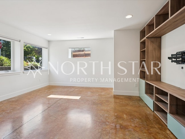 Building Photo - Contemporary Stunner in North East Portland